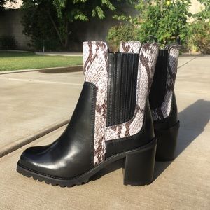 Aldo black snakeskin ankle boots leather 7